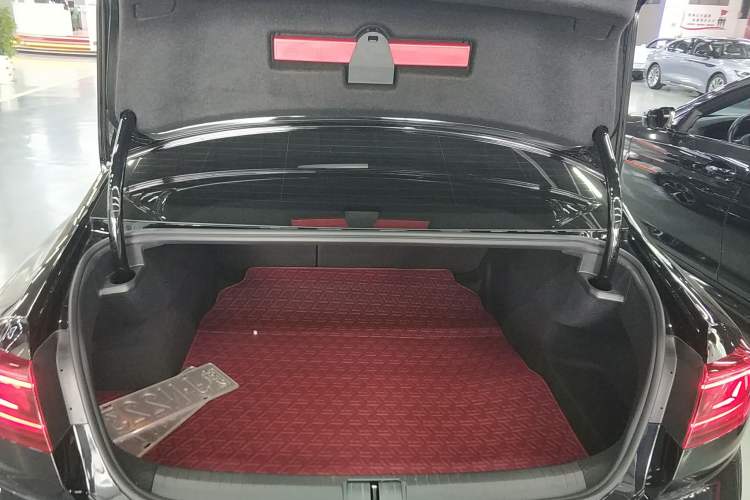 Used Volkswagen Magotan 2026 30 Million Vehicles Selected Model 380TSI DSG Luxury Edition Trunk