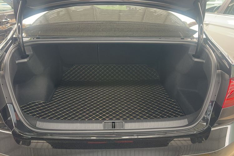 Used Volkswagen Magotan 2026 30 Million Vehicles Selected Model 380TSI DSG Luxury Edition Trunk