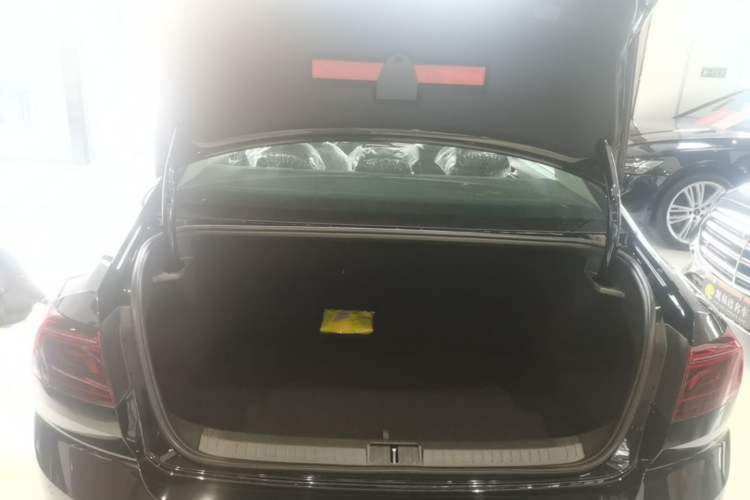 Used Volkswagen Magotan 2026 30 Million Vehicles Selected Model 380TSI DSG Luxury Edition Trunk