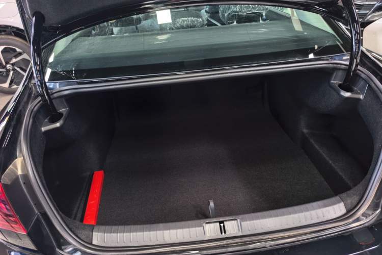 Used Volkswagen Magotan 2026 30 Million Vehicles Selected Model 380TSI DSG Luxury Edition Trunk
