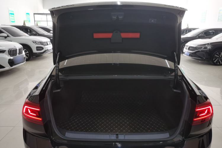 Used Volkswagen Magotan 2026 30 Million Vehicles Selected Model 380TSI DSG Luxury Edition Trunk
