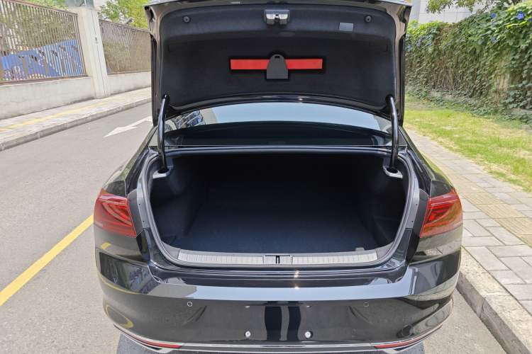 Used Volkswagen Magotan 2026 30 Million Vehicles Selected Model 380TSI DSG Luxury Edition Trunk