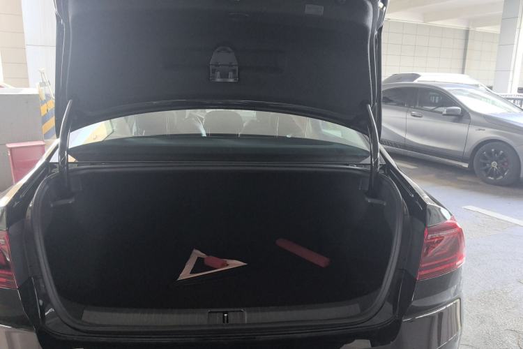 Used Volkswagen Magotan 2026 30 Million Vehicles Selected Model 380TSI DSG Luxury Edition Trunk