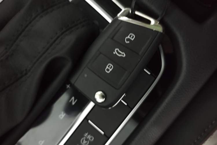 Used Volkswagen Magotan 2026 30 Million Vehicles Selected Model 380TSI DSG Luxury Edition Vehicle Key