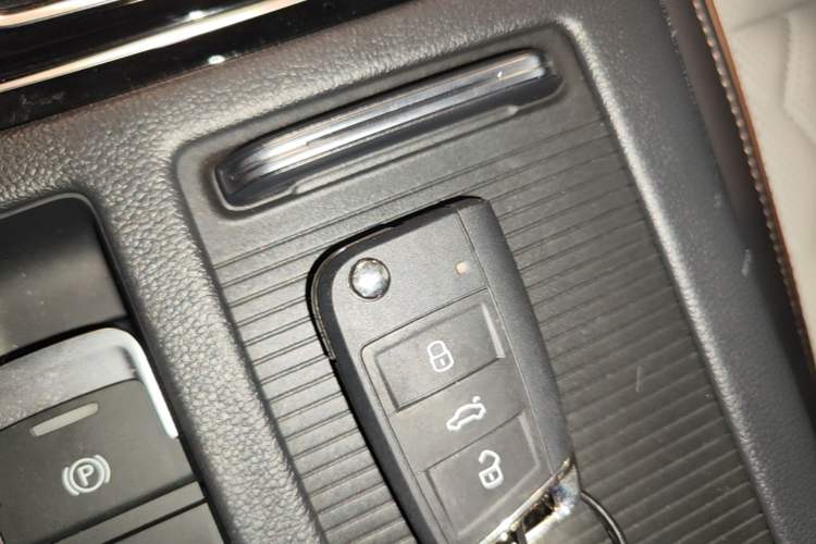 Used Volkswagen Magotan 2026 30 Million Vehicles Selected Model 380TSI DSG Luxury Edition Vehicle Key