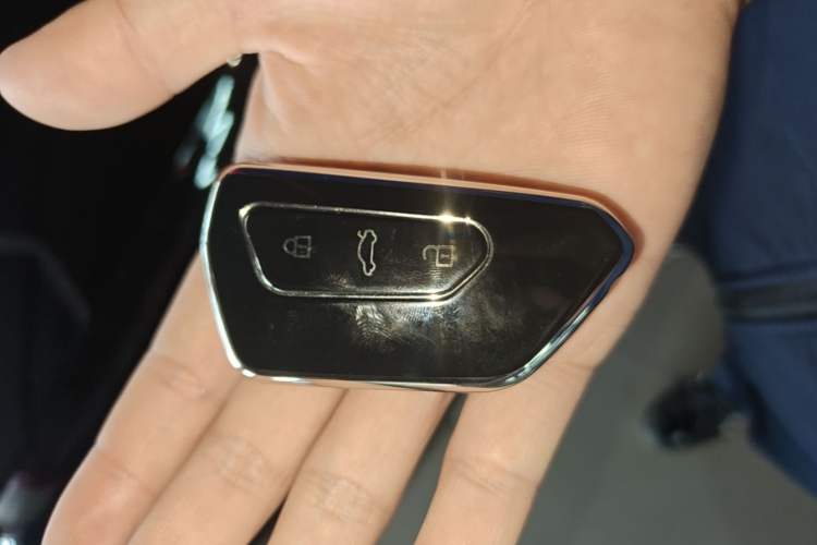 Used Volkswagen Magotan 2026 300TSI Premium Edition Eye-Catching Package Vehicle Key