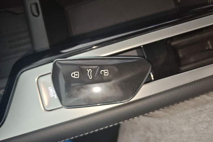 Used Volkswagen Magotan 2026 300TSI Premium Edition Eye-Catching Package Vehicle Key