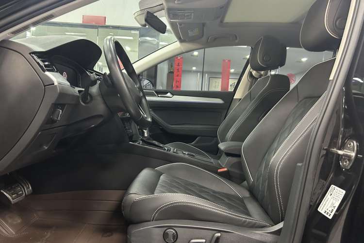 Used Volkswagen Magotan GTE Plug-in Hybrid 2022 GTE Luxury Model Interior 2