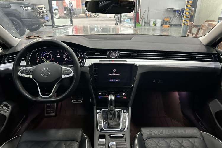 Used Volkswagen Magotan GTE Plug-in Hybrid 2022 GTE Luxury Model Interior 3