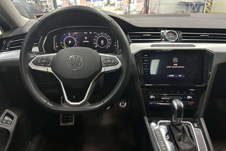 Used Volkswagen Magotan GTE Plug-in Hybrid 2022 GTE Luxury Model Interior 4