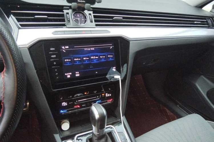 Used Volkswagen Magotan GTE Plug-in Hybrid 2020 GTE Luxury Model Audio And AC Panel