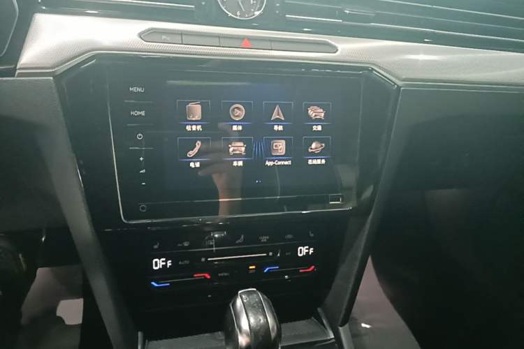 Used Volkswagen Magotan GTE Plug-in Hybrid 2020 GTE Luxury Model Audio And AC Panel