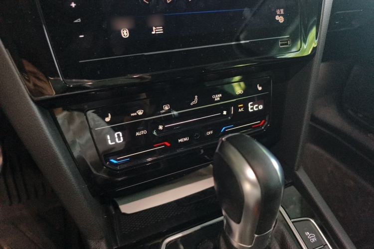 Used Volkswagen Magotan GTE Plug-in Hybrid 2020 GTE Luxury Model Audio And AC Panel