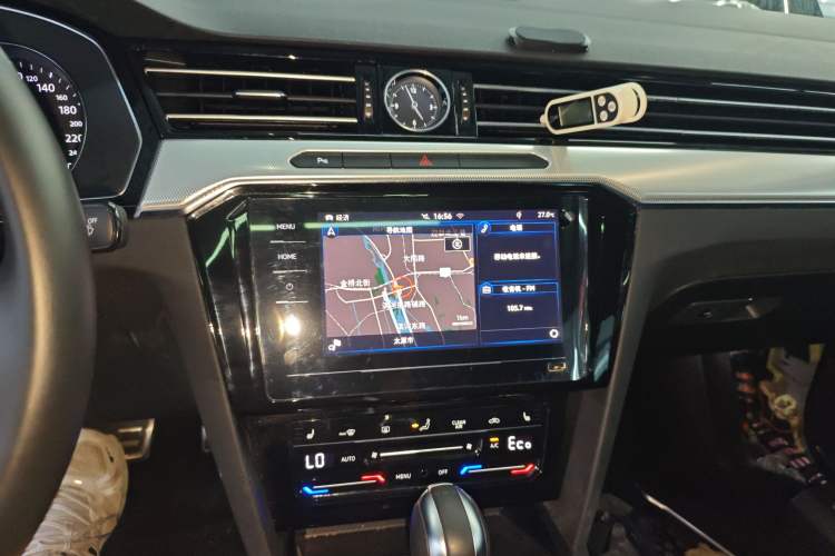 Used Volkswagen Magotan GTE Plug-in Hybrid 2020 GTE Luxury Model Audio And AC Panel