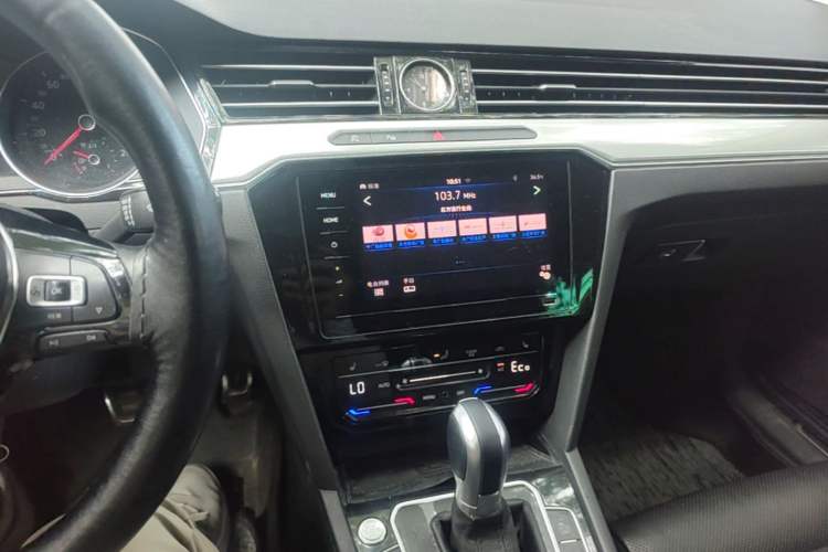 Used Volkswagen Magotan GTE Plug-in Hybrid 2020 GTE Prestige Model Audio And AC Panel