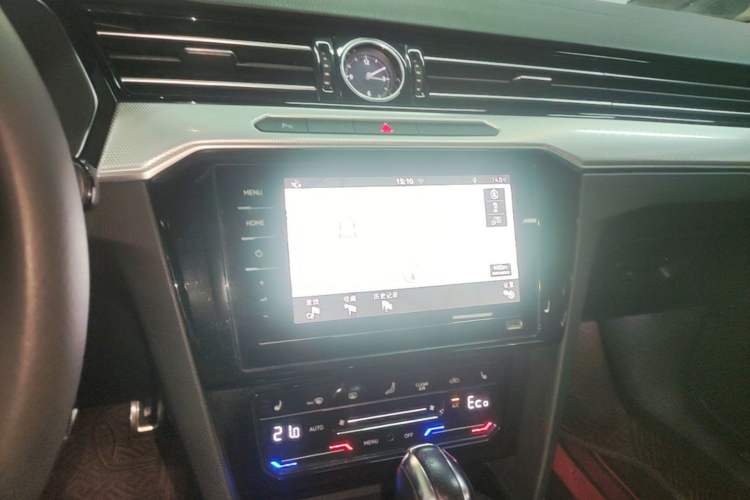 Used Volkswagen Magotan GTE Plug-in Hybrid 2020 GTE Luxury Model Audio And AC Panel