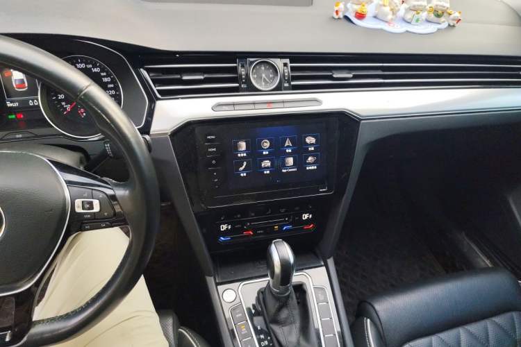 Used Volkswagen Magotan GTE Plug-in Hybrid 2020 GTE Luxury Model Audio And AC Panel