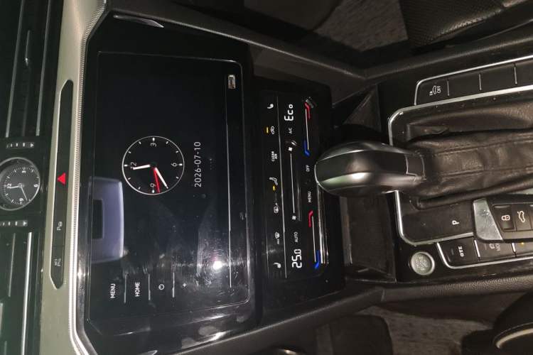 Used Volkswagen Magotan GTE Plug-in Hybrid 2020 GTE Prestige Model Audio And AC Panel