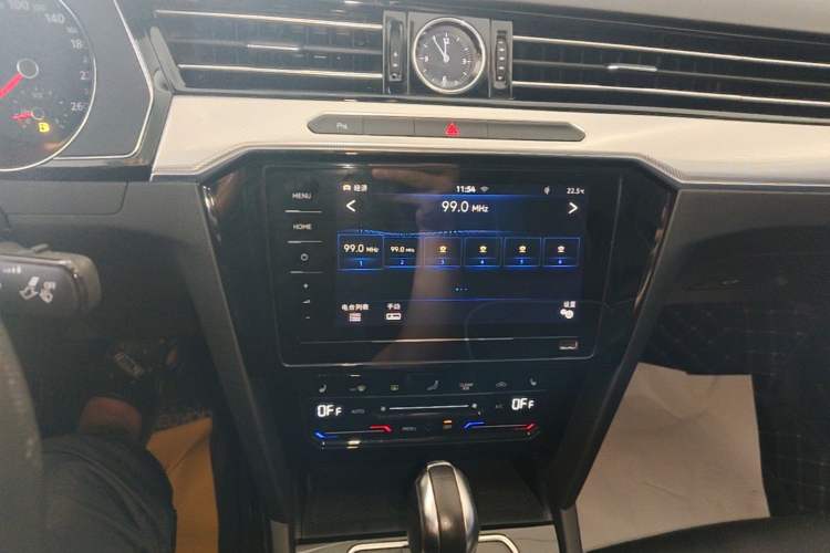 Used Volkswagen Magotan GTE Plug-in Hybrid 2020 GTE Luxury Model Audio And AC Panel