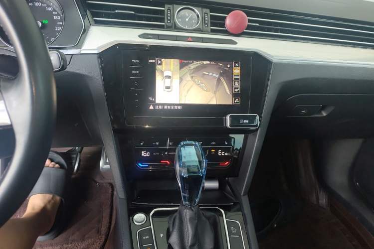 Used Volkswagen Magotan GTE Plug-in Hybrid 2020 GTE Luxury Model Audio And AC Panel