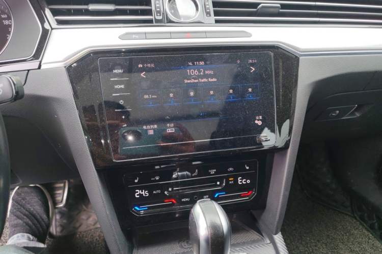 Used Volkswagen Magotan GTE Plug-in Hybrid 2020 GTE Luxury Model Audio And AC Panel