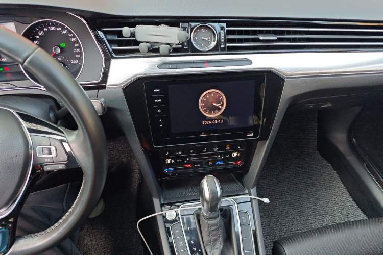 Used Volkswagen Magotan GTE Plug-in Hybrid 2020 GTE Luxury Model Audio And AC Panel