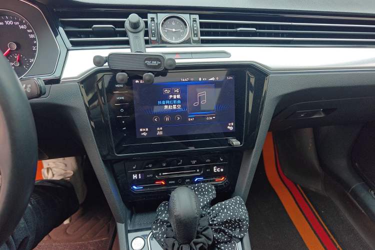 Used Volkswagen Magotan GTE Plug-in Hybrid 2020 GTE Luxury Model Audio And AC Panel