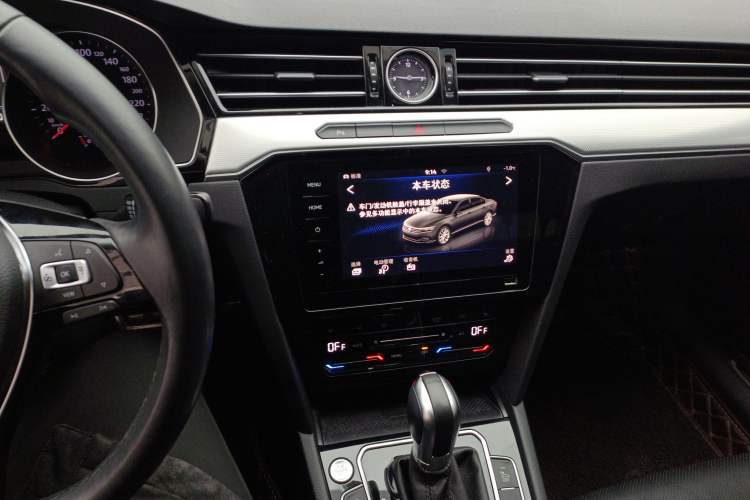 Used Volkswagen Magotan GTE Plug-in Hybrid 2020 GTE Luxury Model Audio And AC Panel