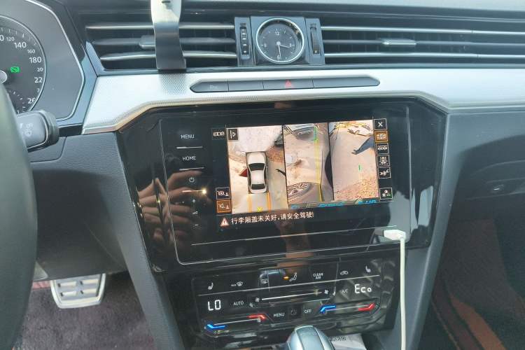 Used Volkswagen Magotan GTE Plug-in Hybrid 2020 GTE Luxury Model Audio And AC Panel