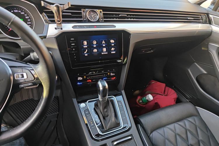 Used Volkswagen Magotan GTE Plug-in Hybrid 2020 GTE Prestige Model Audio And AC Panel