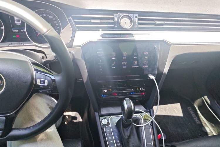 Used Volkswagen Magotan GTE Plug-in Hybrid 2020 GTE Prestige Model Audio And AC Panel