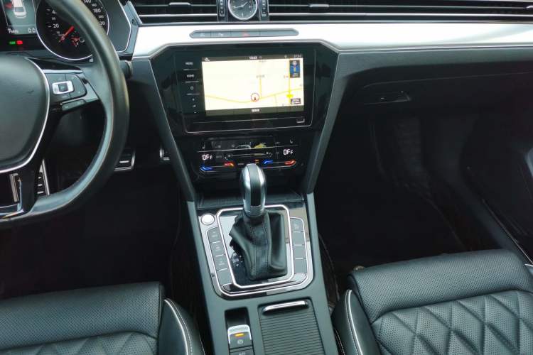Used Volkswagen Magotan GTE Plug-in Hybrid 2020 GTE Prestige Model Audio And AC Panel