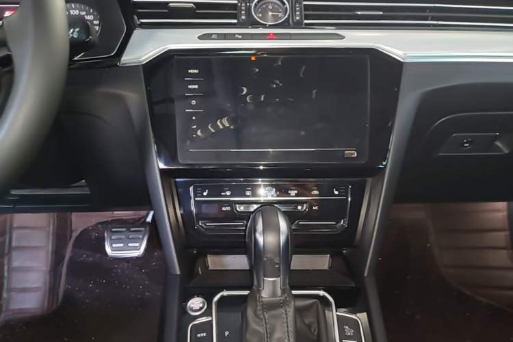 Used Volkswagen Magotan GTE Plug-in Hybrid 2020 GTE Prestige Model Audio And AC Panel