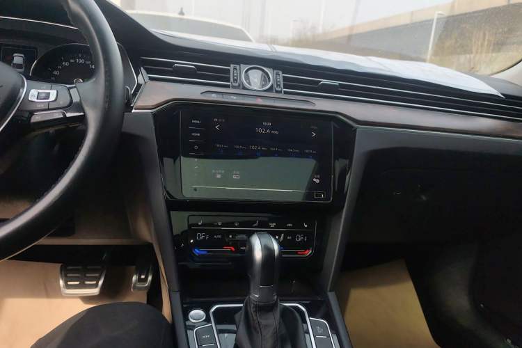 Used Volkswagen Magotan GTE Plug-in Hybrid 2020 GTE Prestige Model Audio And AC Panel