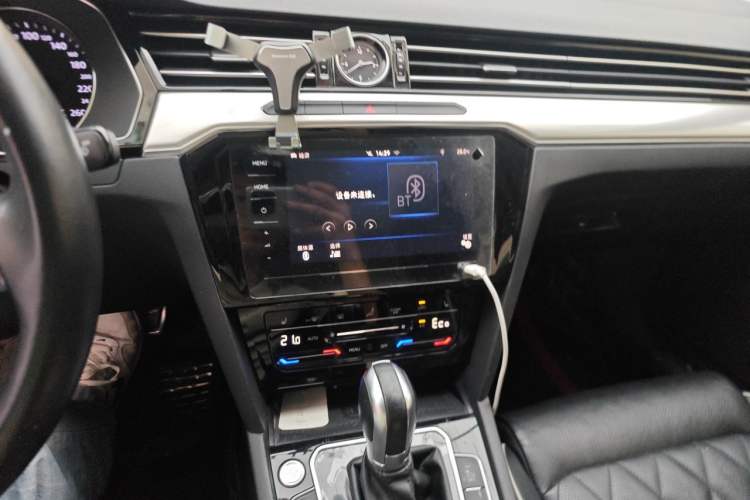 Used Volkswagen Magotan GTE Plug-in Hybrid 2020 GTE Luxury Model Audio And AC Panel