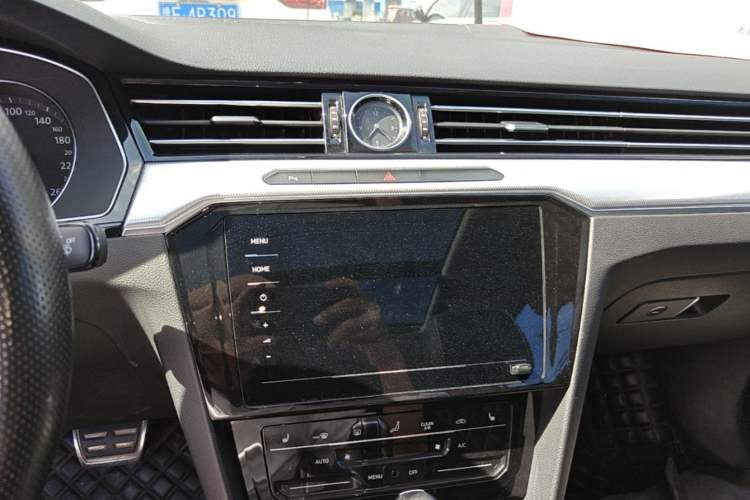 Used Volkswagen Magotan GTE Plug-in Hybrid 2020 GTE Luxury Model Audio And AC Panel