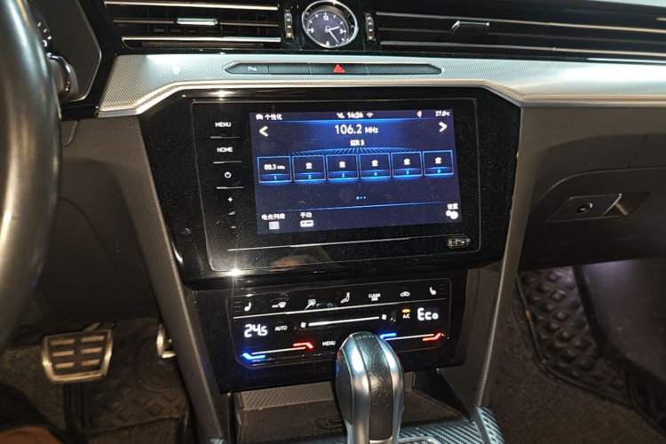Used Volkswagen Magotan GTE Plug-in Hybrid 2020 GTE Luxury Model Audio And AC Panel