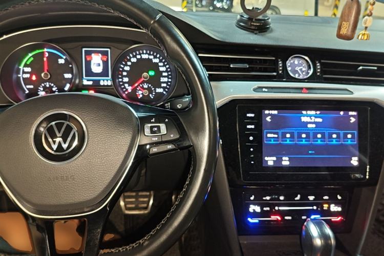 Used Volkswagen Magotan GTE Plug-in Hybrid 2020 GTE Luxury Model Center Console