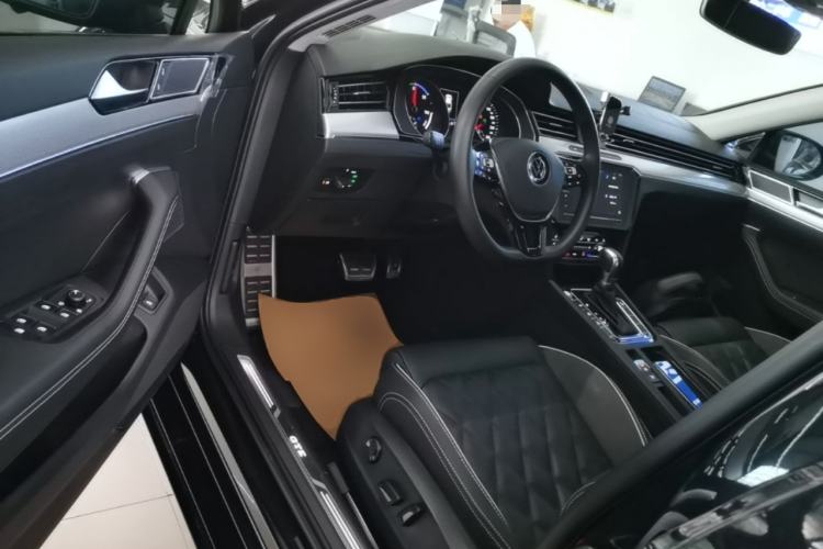 Used Volkswagen Magotan GTE Plug-in Hybrid 2020 GTE Luxury Model Driver Seat