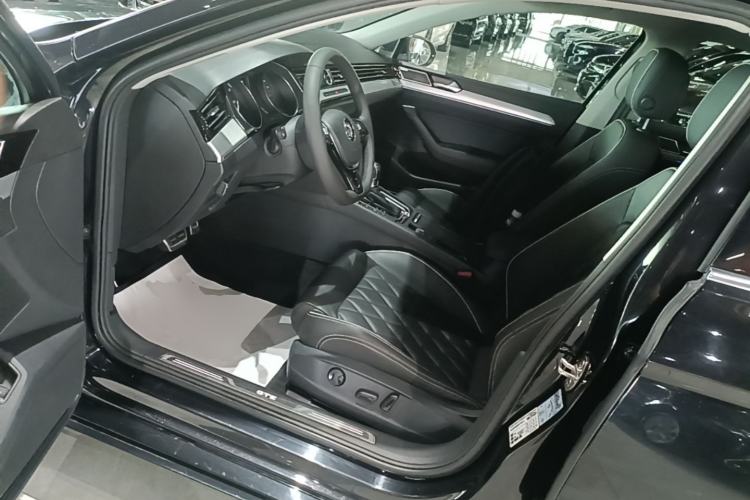 Used Volkswagen Magotan GTE Plug-in Hybrid 2020 GTE Luxury Model Driver Seat