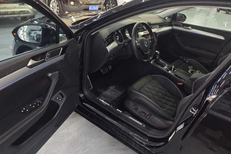 Used Volkswagen Magotan GTE Plug-in Hybrid 2020 GTE Luxury Model Driver Seat