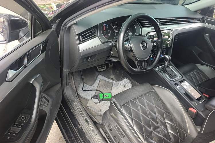 Used Volkswagen Magotan GTE Plug-in Hybrid 2020 GTE Prestige Model Driver Seat