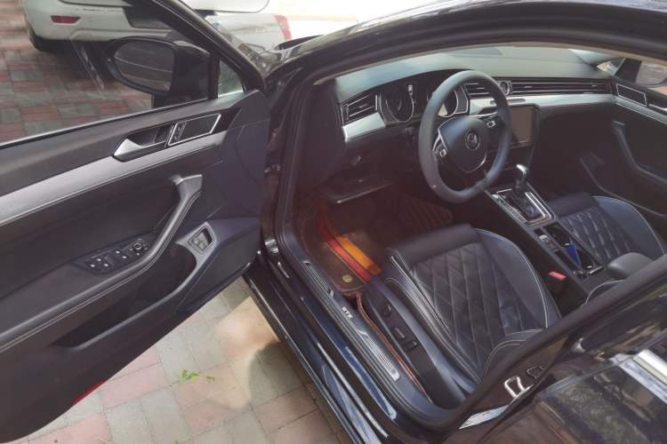 Used Volkswagen Magotan GTE Plug-in Hybrid 2020 GTE Luxury Model Driver Seat