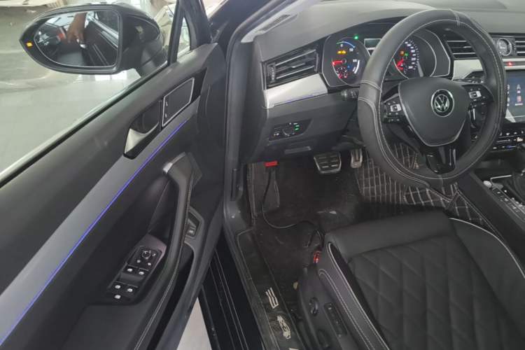 Used Volkswagen Magotan GTE Plug-in Hybrid 2020 GTE Prestige Model Driver Seat
