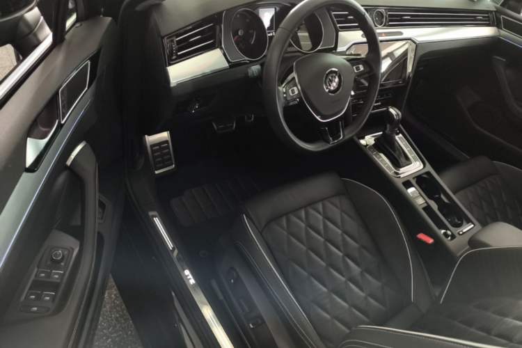 Used Volkswagen Magotan GTE Plug-in Hybrid 2020 GTE Luxury Model Driver Seat