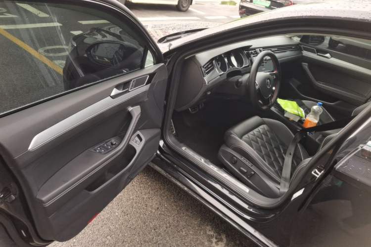 Used Volkswagen Magotan GTE Plug-in Hybrid 2020 GTE Prestige Model Driver Seat