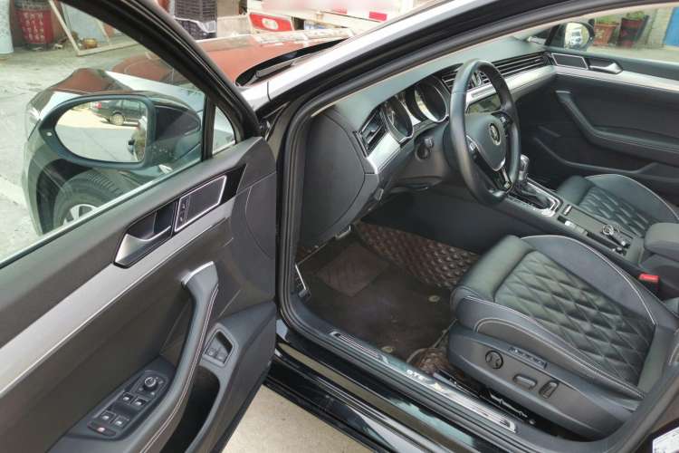 Used Volkswagen Magotan GTE Plug-in Hybrid 2020 GTE Prestige Model Driver Seat