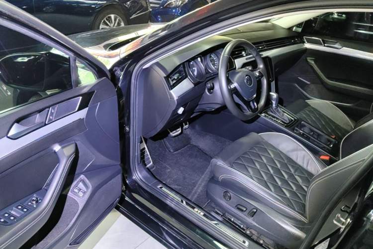 Used Volkswagen Magotan GTE Plug-in Hybrid 2020 GTE Prestige Model Driver Seat