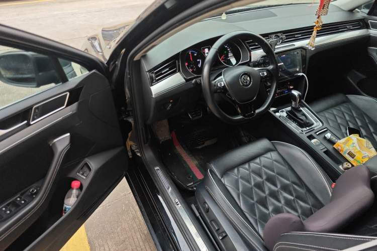 Used Volkswagen Magotan GTE Plug-in Hybrid 2020 GTE Luxury Model Driver Seat