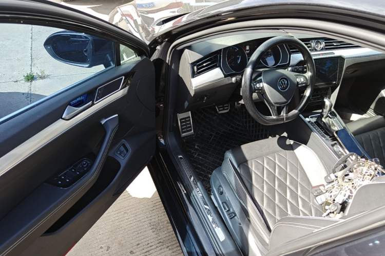 Used Volkswagen Magotan GTE Plug-in Hybrid 2020 GTE Luxury Model Driver Seat